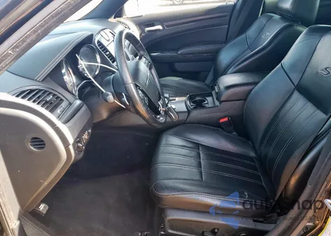 2013 Chrysler 300 S z USA, uszkodzony, nr VIN 2C3CCABG5DH659492